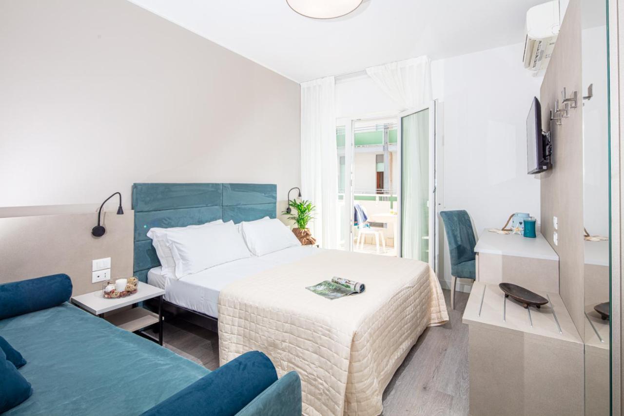 Hotel Pigalle Lido di Jesolo Bagian luar foto