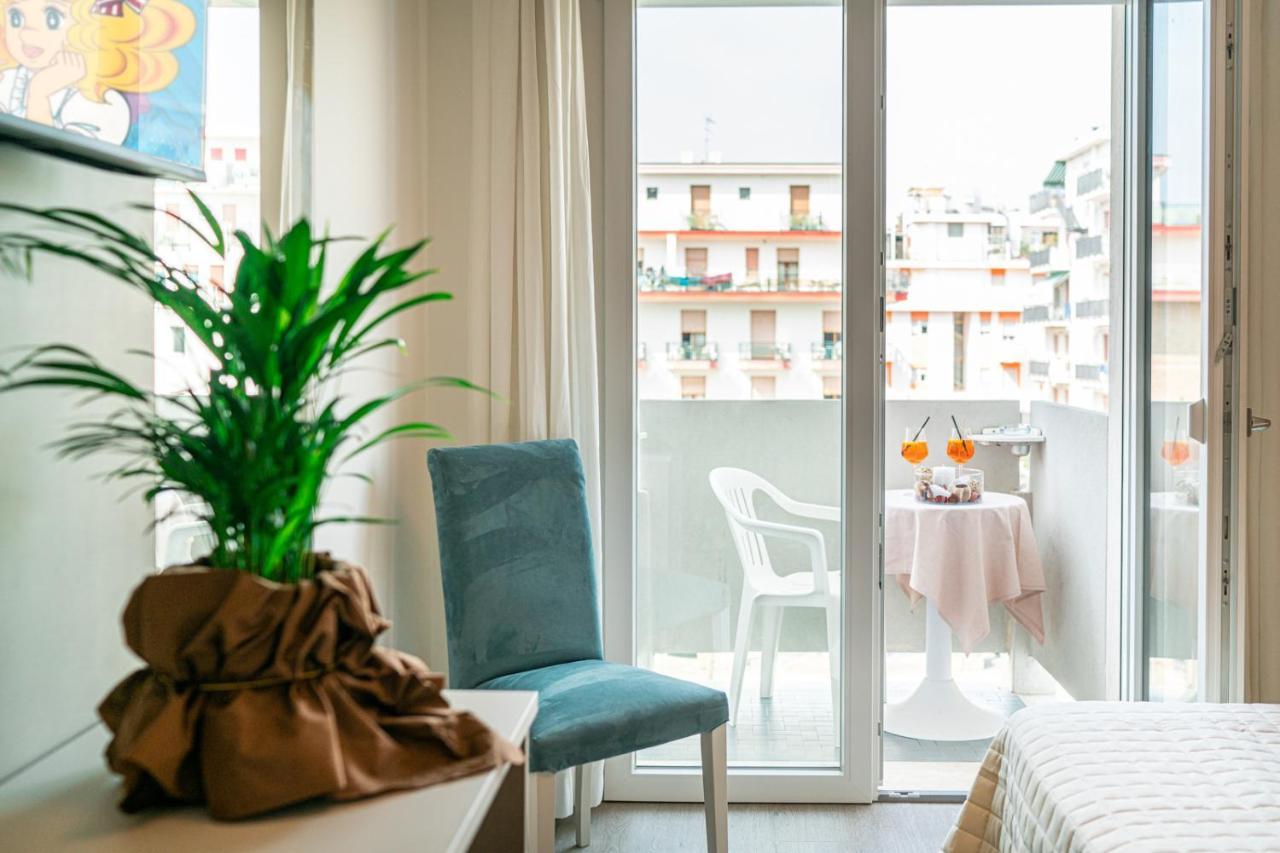 Hotel Pigalle Lido di Jesolo Bagian luar foto