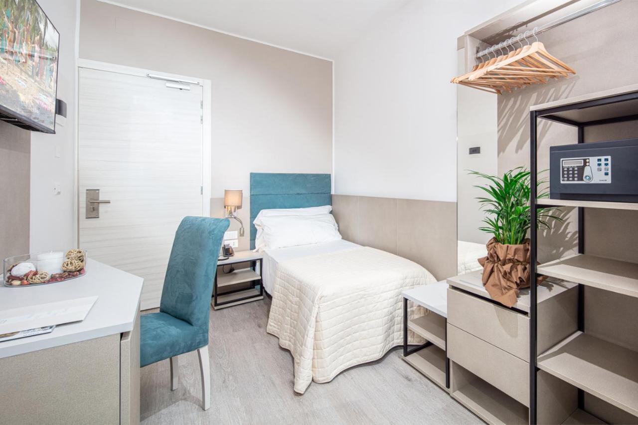 Hotel Pigalle Lido di Jesolo Bagian luar foto