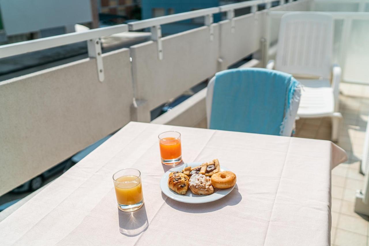 Hotel Pigalle Lido di Jesolo Bagian luar foto