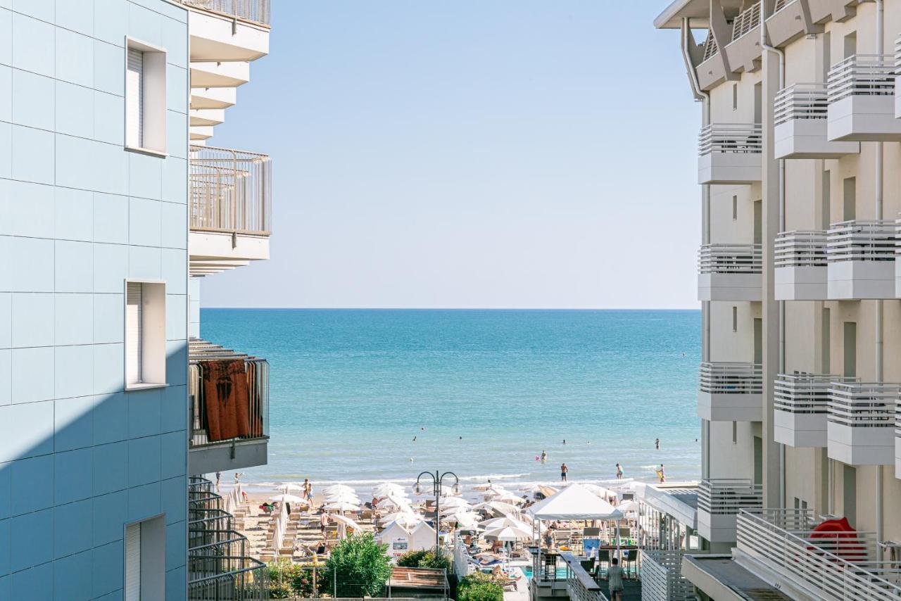 Hotel Pigalle Lido di Jesolo Bagian luar foto