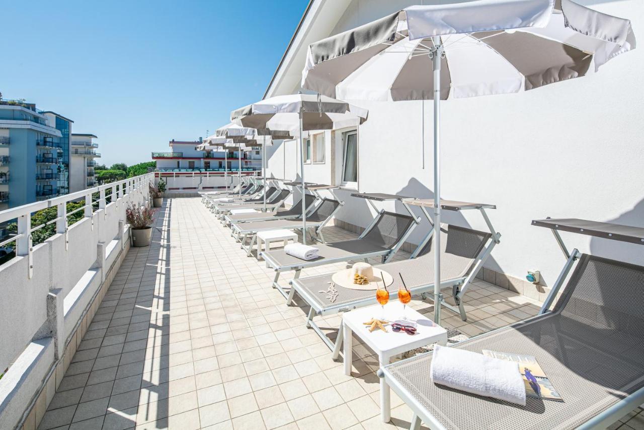 Hotel Pigalle Lido di Jesolo Bagian luar foto