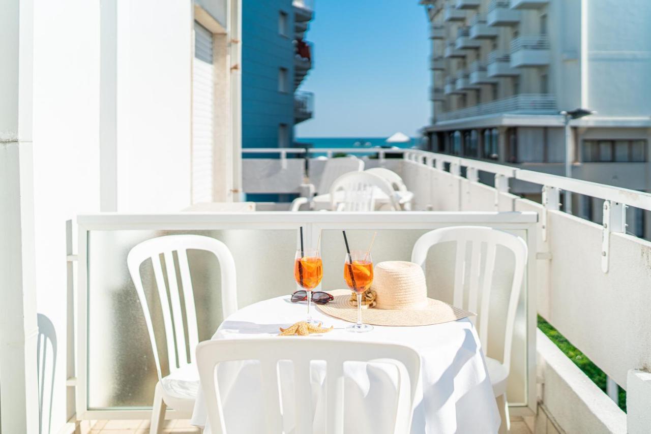 Hotel Pigalle Lido di Jesolo Bagian luar foto