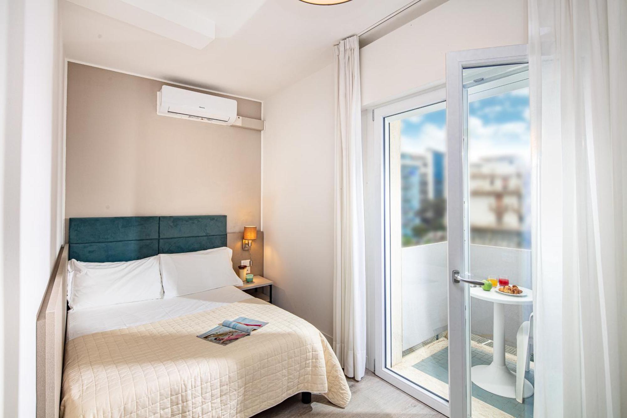 Hotel Pigalle Lido di Jesolo Bagian luar foto