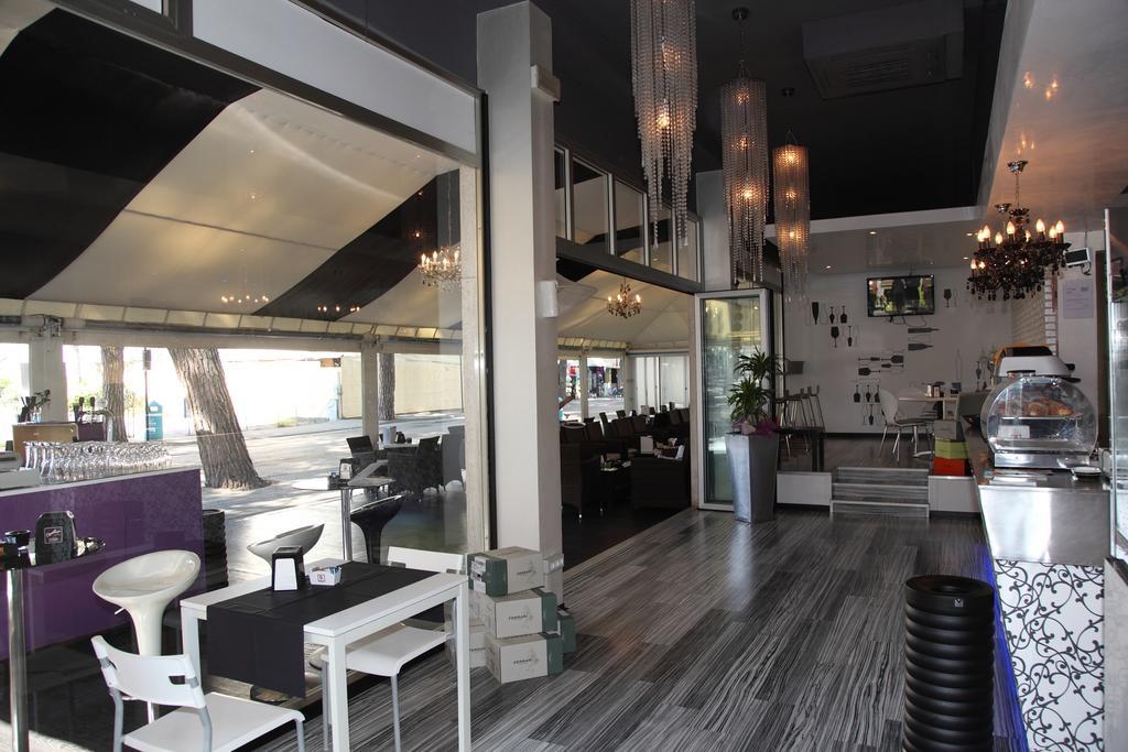Hotel Pigalle Lido di Jesolo Bagian luar foto
