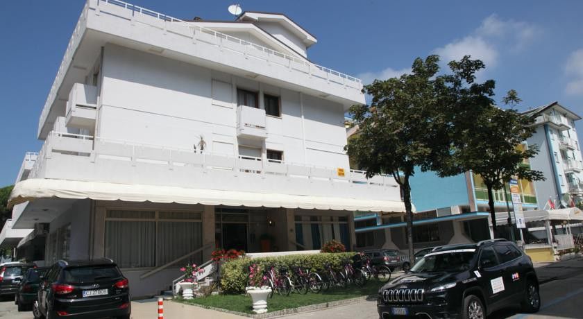 Hotel Pigalle Lido di Jesolo Bagian luar foto