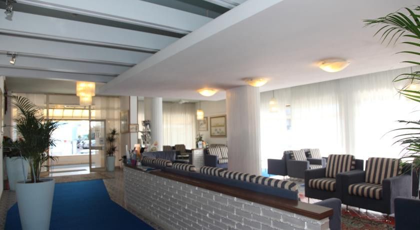 Hotel Pigalle Lido di Jesolo Bagian luar foto