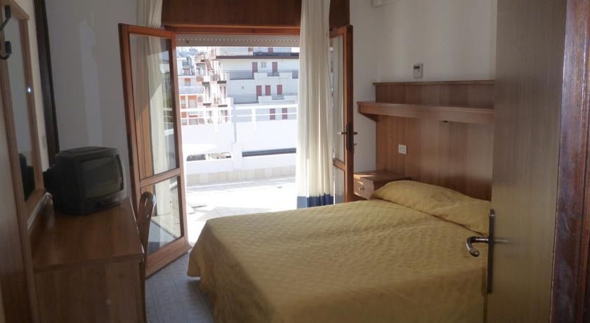 Hotel Pigalle Lido di Jesolo Bagian luar foto