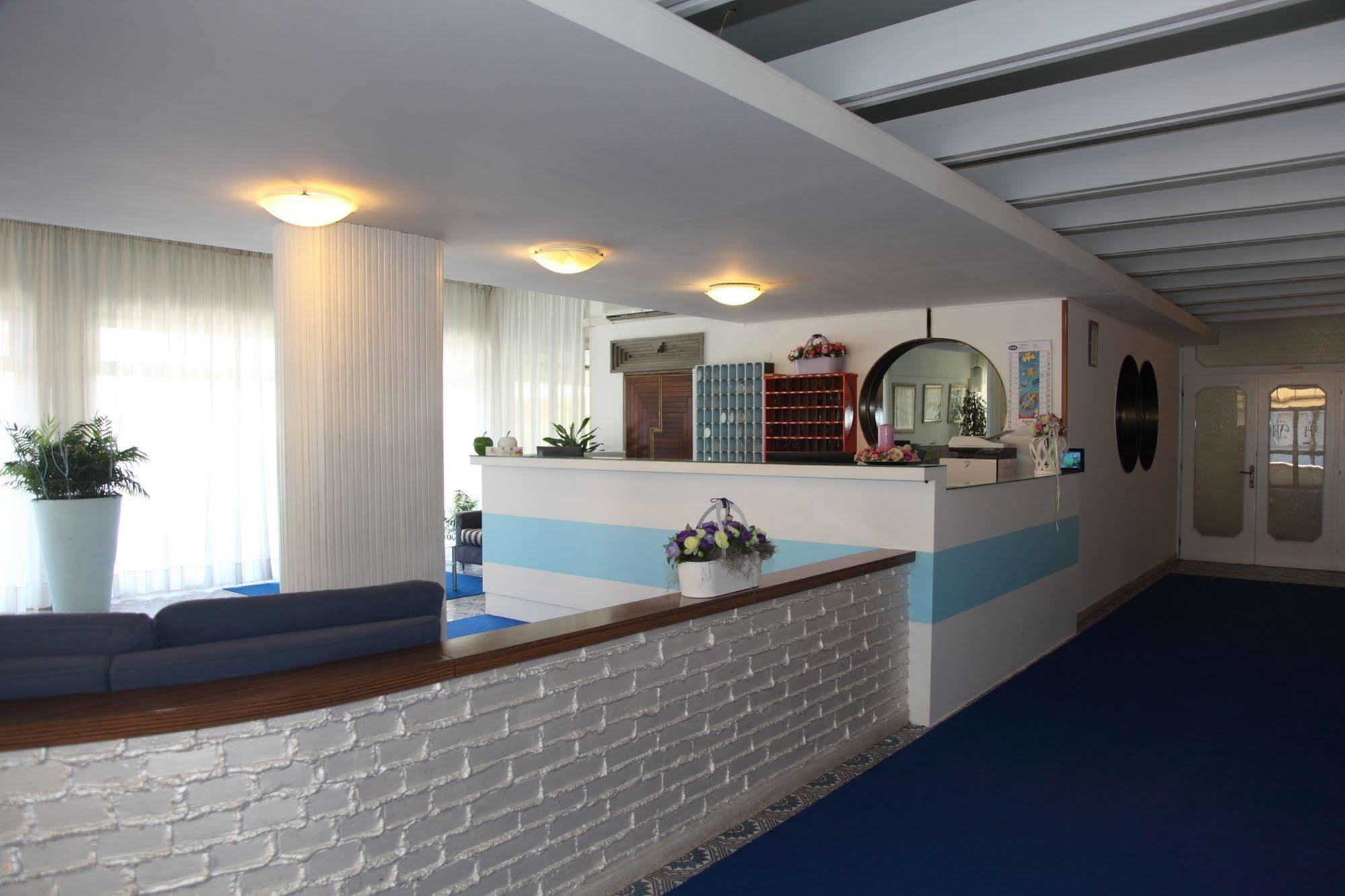 Hotel Pigalle Lido di Jesolo Bagian luar foto