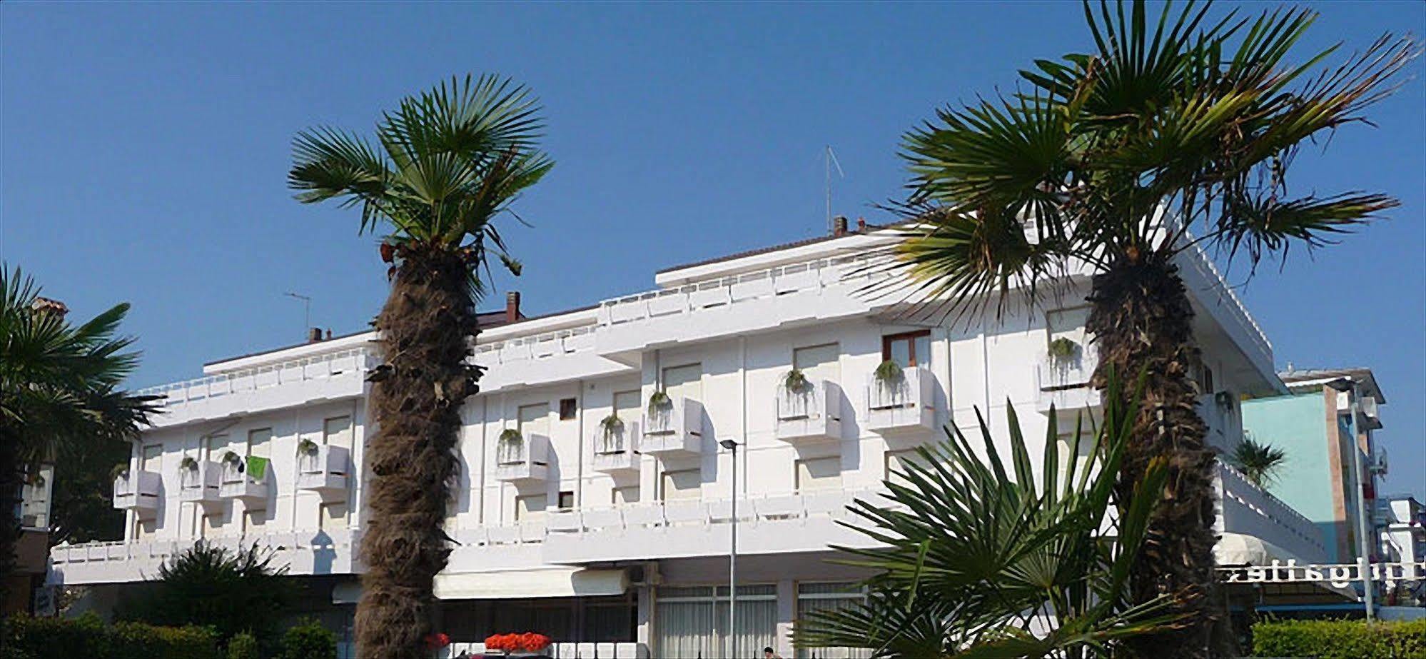 Hotel Pigalle Lido di Jesolo Bagian luar foto
